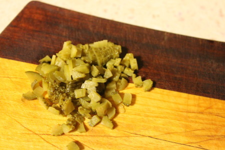 Салат а-ля "оливье" в картофельных бочонках.: шаг 4