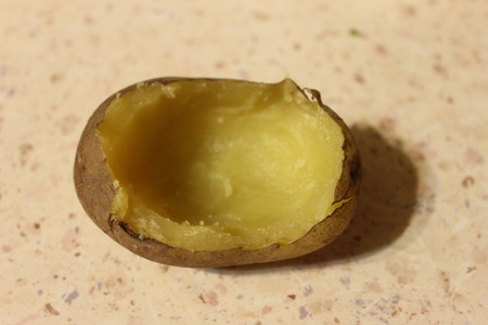 Салат а-ля "оливье" в картофельных бочонках.: шаг 7