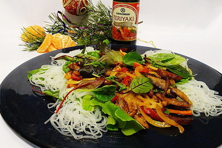 Тайский салат с фунчозой и свининой: шаг 8