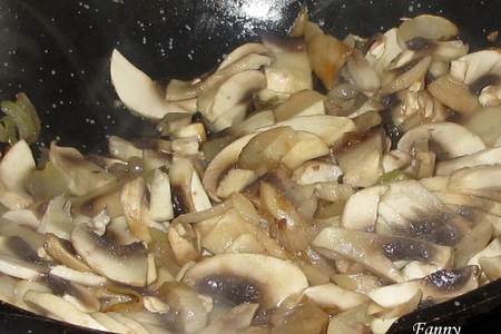 Картофельное пюре с грибами для нежной курочки по-итальянски: шаг 6