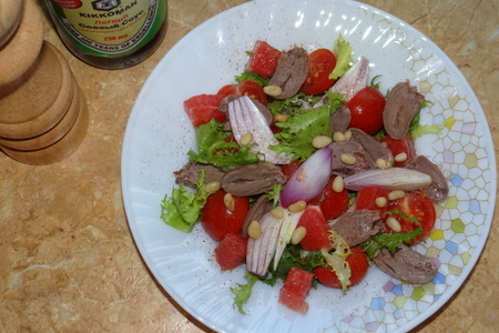 Сочный салат с куриными сердечками, грейпфрутом и кедровыми орешками: шаг 5