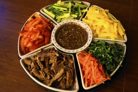Салат овощной с говядиной и интересным соусом: шаг 6