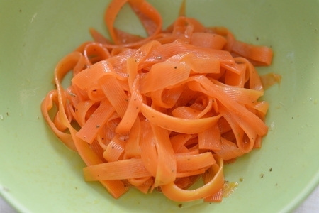 Утиная грудка с ореховым пралине и морковными "фетучини": шаг 2