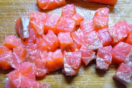 Салат с соусом из красной рыбы: шаг 4