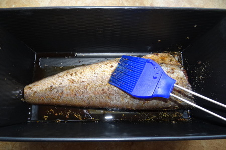 Рыбка, запеченная с луком-пореем, базиликом и соевым соусом: шаг 5