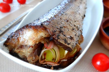 Рыбка, запеченная с луком-пореем, базиликом и соевым соусом: шаг 7