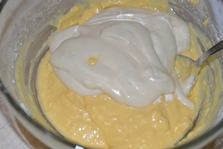 Пирог йогуртовый с персиками.: шаг 4