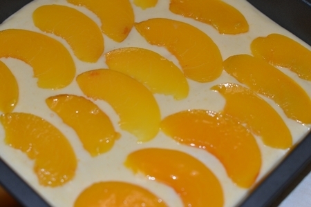 Пирог йогуртовый с персиками.: шаг 5