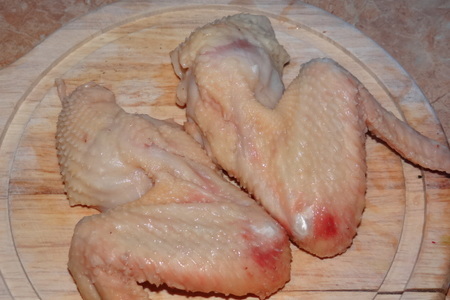 Куриные крылья с шампиньонами в пикантном сливочном соусе: шаг 1