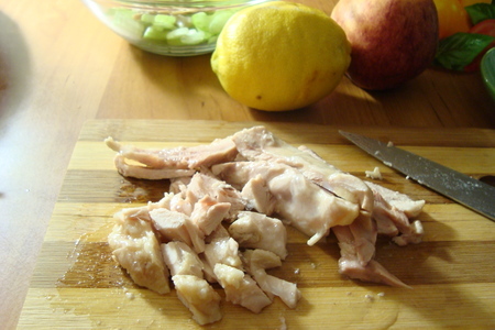 Салат с курицей,сельдереем и яблоком.: шаг 2