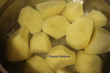 Рассыпчатый картофель с сыром и обжаренной курочкой: шаг 1