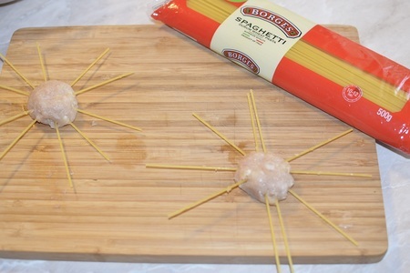 Фрикадельки со спагетти и шпинатно-йогуртовым соусом. : шаг 4