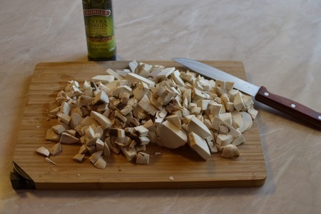 Fusilli с фрикадельками из индейки и густым грибным соусом. : шаг 1