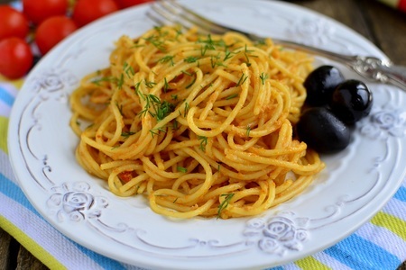 Спагетти с пикантным соусом из печени трески: шаг 8