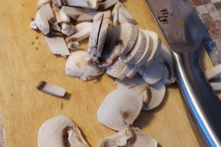 Паста фузилли с беконом и грибами.: шаг 1