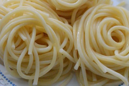 Спагетти  с густым сырным соусом : шаг 8