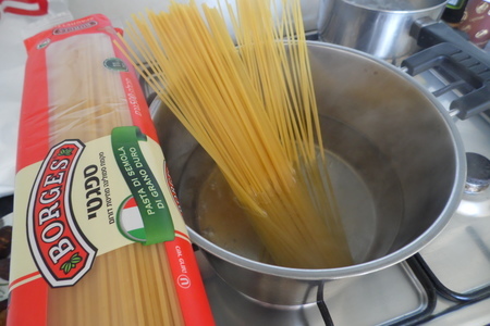 Спагетти со сливочным соусом альфредо и грибами шитаки: шаг 1
