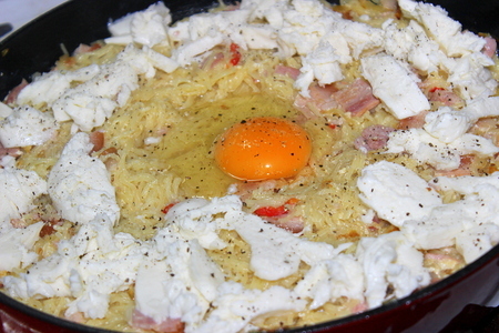 Запеканка из вермишели с грудинкой, сыром и яйцом. ужин за 30 минут.: шаг 4