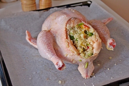 Курица фаршированная пшеном и запеченная с шалфеем .: шаг 3