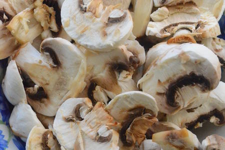 Омлет с картофелем и грибами в формочках: шаг 2