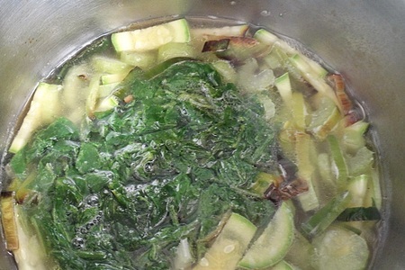 Суп овощной со шпинатом и пастой "фарфалле.": шаг 6