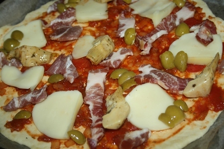 Пицца «вкус италии» с артишоками, оливками и сыровяленой шейкой: шаг 5