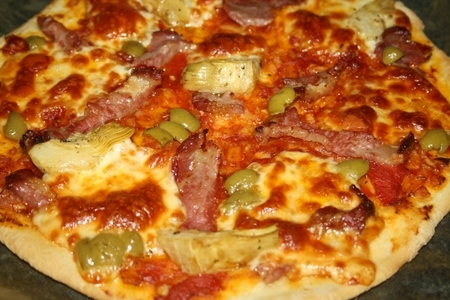 Пицца «вкус италии» с артишоками, оливками и сыровяленой шейкой: шаг 6