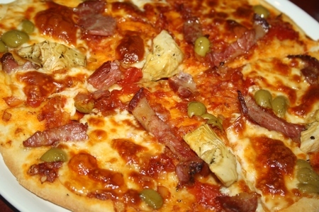 Пицца «вкус италии» с артишоками, оливками и сыровяленой шейкой: шаг 7