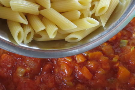 Паста в густом, томатном соусе с овощами: шаг 8