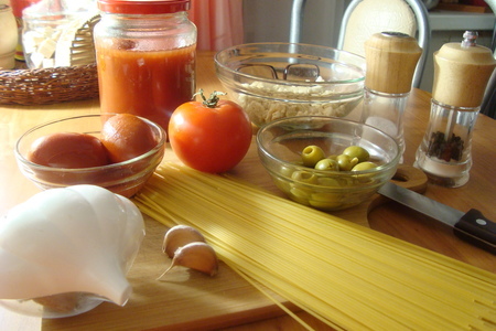 Спагетти с томатами (еда в пост).: шаг 1