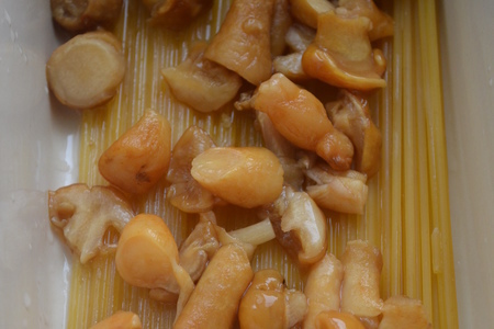 Спагетти запеченные с грибами в духовке: шаг 2