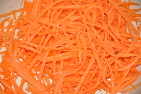 Пикантный морковный салат: шаг 1
