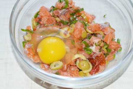 Котлеты из форели с оливками и вялеными томатами в духовке.: шаг 3