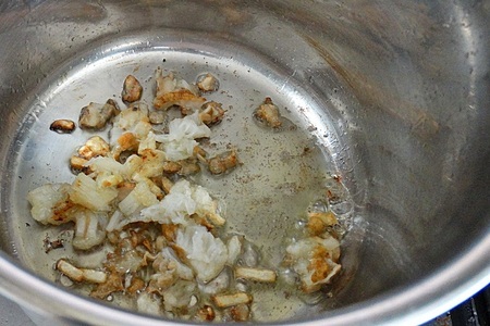 Соте с морепродуктами и пастой под соусом из морских гребешков.: шаг 4