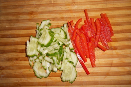 Салат с курицей на подушке из овощей: шаг 3