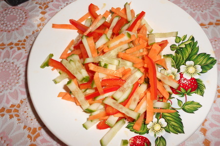 Салат с курицей на подушке из овощей: шаг 4