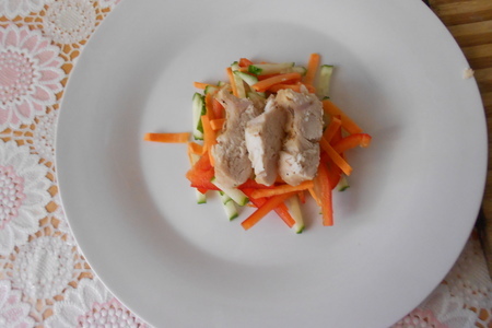 Салат с курицей на подушке из овощей: шаг 6