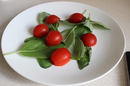 Пикантный салат с помидорами и шампиньонами: шаг 2