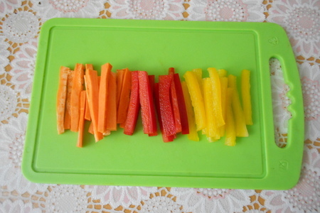 Роллы из цукини с овощами и творогом: шаг 6
