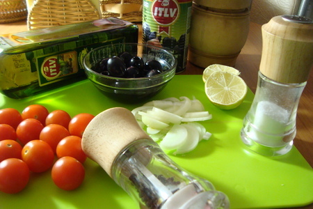 Салат с маринованным луком и сыром сулугуни.: шаг 2
