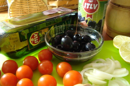 Салат с маринованным луком и сыром сулугуни.: шаг 3