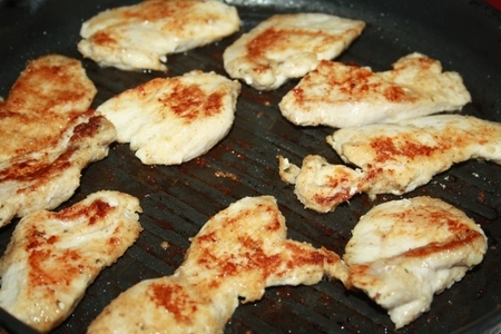 Пивное плато: соломка из курицы, картофельные дольки, каре ягненка + белый соус: шаг 5