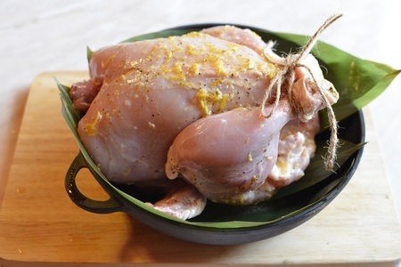 Нежный диетический цыпленок, запеченный в бамбуковых листьях.: шаг 7