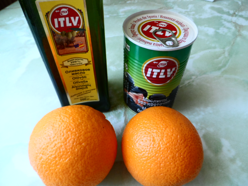 Салат с маслинами и апельсинами.