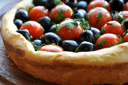 Пирог с маслинами и томатами: шаг 6