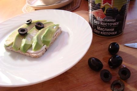 Тост с авокадо и маслинами (завтрак): шаг 2