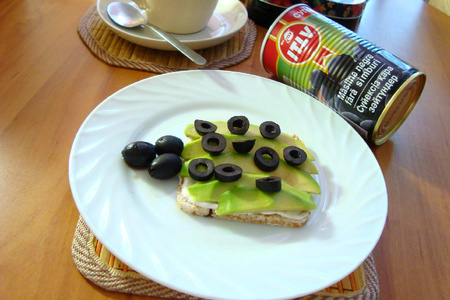 Тост с авокадо и маслинами (завтрак): шаг 3