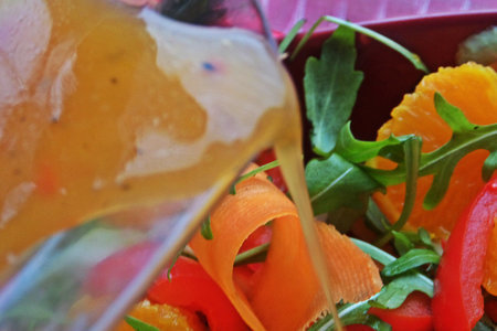 Морковный салат с оливками и рукколой: шаг 6