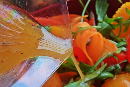Морковный салат с оливками и рукколой: шаг 8
