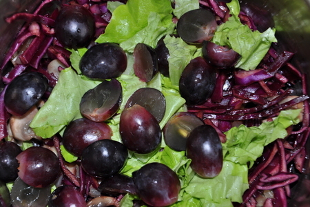 Капустный салат с шампиньонами и виноградом: шаг 4